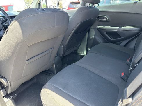 Used 2020 Chevrolet Trax LS FWD image 15