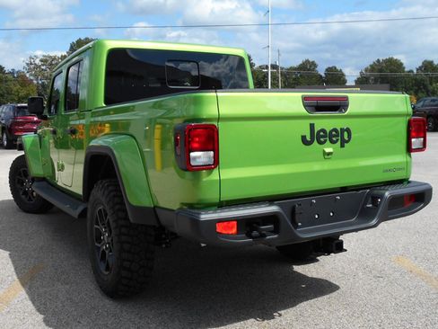 New 2025 Jeep Gladiator Sport image 3