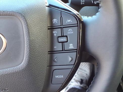 Used 2025 Toyota Prius AWD image 18