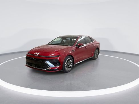 New 2025 Hyundai Sonata Limited image 3