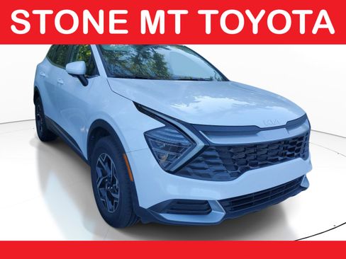 Used 2025 Kia Sportage LX image 1