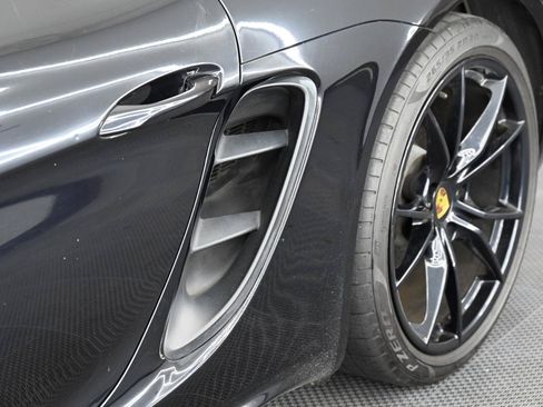 Used 2018 Porsche 718 Cayman RWD image 10