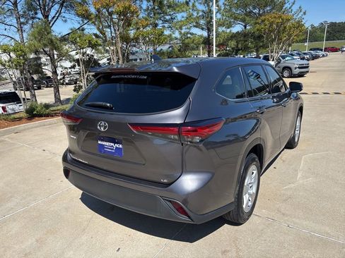 Used 2021 Toyota Highlander LE image 10