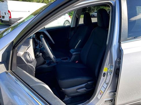 Used 2017 Toyota RAV4 LE w/ Carpet Mat Package AWD/4WD image 10