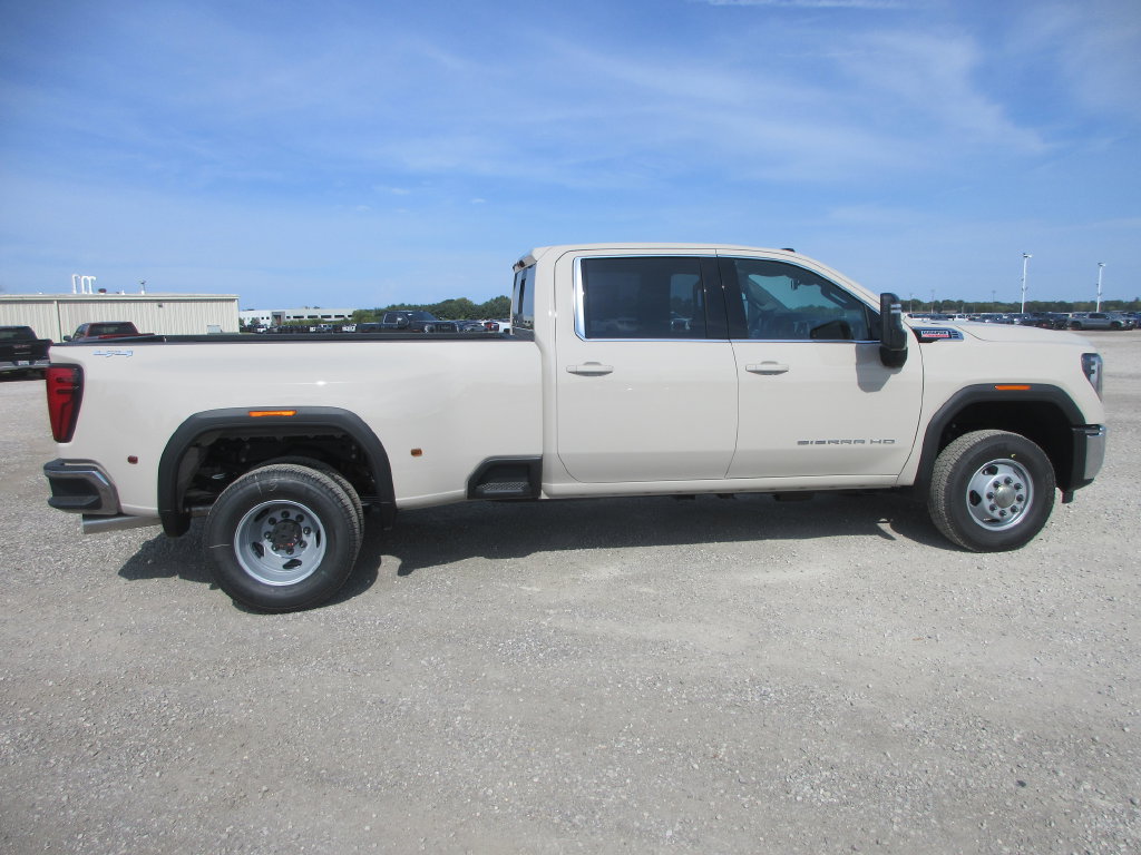 New 2026 GMC Sierra 3500 SLE w/ SLE Value Package AWD/4WD image 3