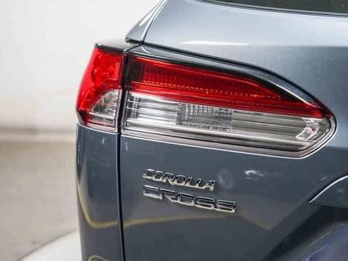 Certified 2022 Toyota Corolla Cross L image 12