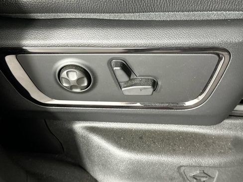 Used 2025 RAM 1500 Limited AWD/4WD image 24