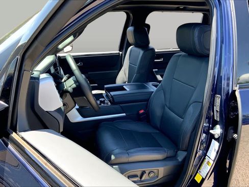 Used 2022 Toyota Tundra Platinum w/ Advanced Package AWD/4WD image 8