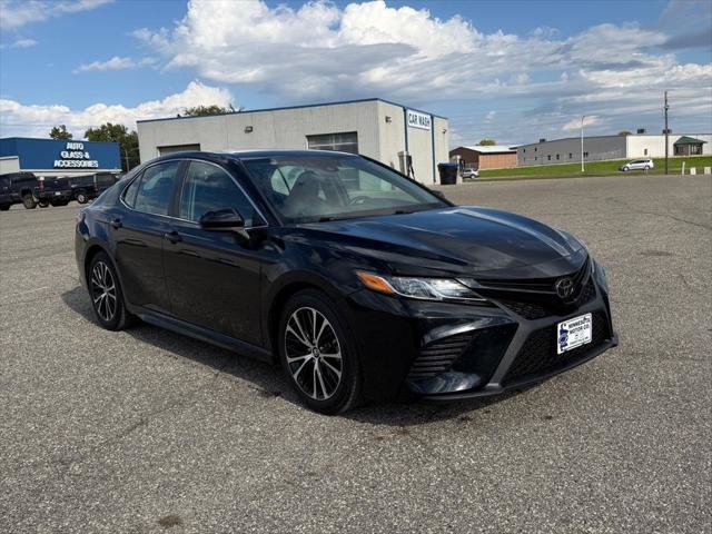 Used 2019 Toyota Camry SE FWD image 2