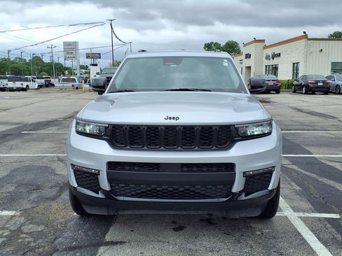 Used 2023 Jeep Grand Cherokee L Limited w/ Black Appearance Package AWD/4WD image 2