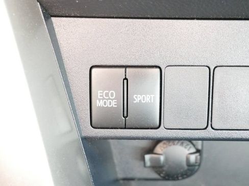 Used 2015 Toyota RAV4 LE AWD/4WD image 22