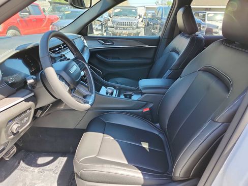 New 2024 Jeep Grand Cherokee Limited 4xe image 11