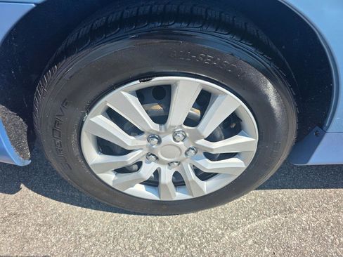 Used 2014 Toyota Camry LE image 19