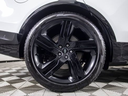 Used 2024 Land Rover Discovery Metropolitan Edition AWD/4WD image 42