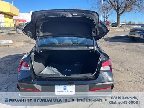 Certified 2025 Hyundai Elantra Sport image 17