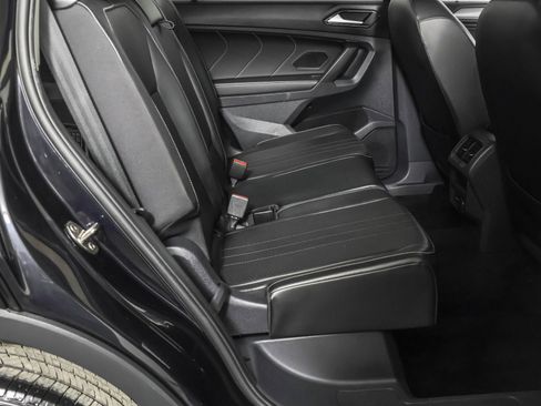 Used 2022 Volkswagen Tiguan SE image 42