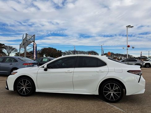 Used 2023 Toyota Camry SE image 8