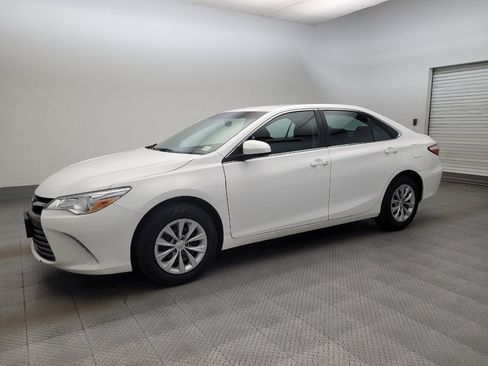 Used 2017 Toyota Camry LE image 2
