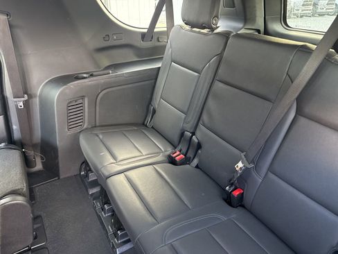 Used 2025 Chevrolet Suburban Z71 AWD/4WD image 15