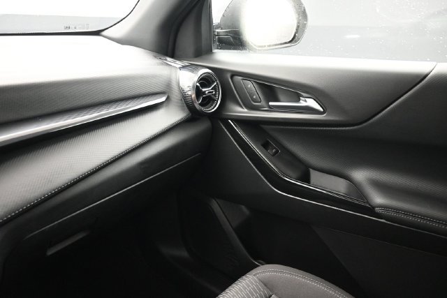Used 2026 Chevrolet Equinox LT AWD/4WD image 8