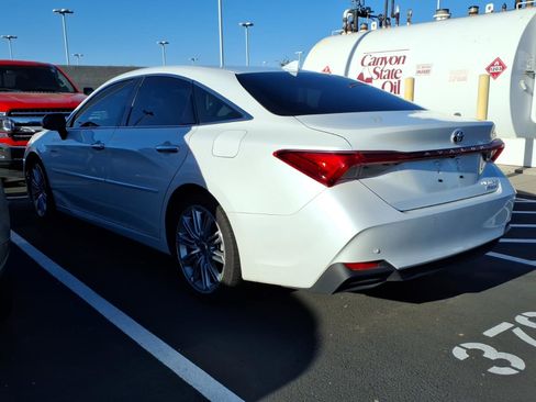 Used 2021 Toyota Avalon Limited w/ Advanced Safety Package FWD image 3