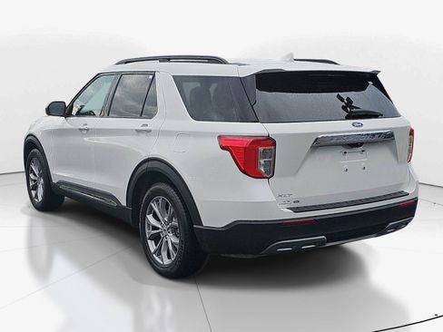 Used 2023 Ford Explorer XLT w/ Equipment Group 202A RWD image 4