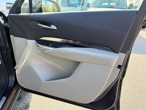 Used 2022 Cadillac XT4 Luxury w/ Driver Awareness Package image 14