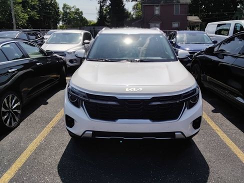 Used 2024 Kia Seltos S AWD/4WD image 2