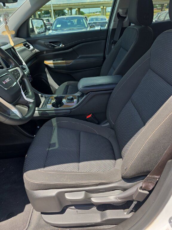 Used 2023 GMC Acadia SLE FWD image 9
