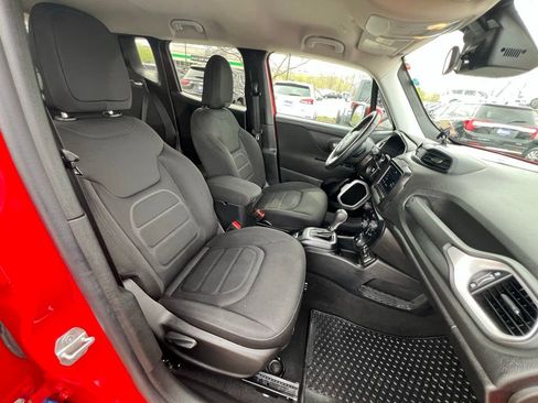 Used 2019 Jeep Renegade Latitude w/ Cold Weather Group image 28