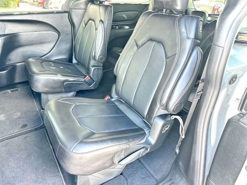 Used 2026 Chrysler Pacifica Select FWD image 23