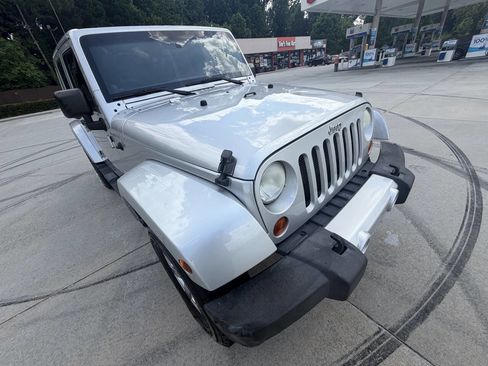 Used 2012 Jeep Wrangler Unlimited Sahara w/ Connectivity Group AWD/4WD image 19