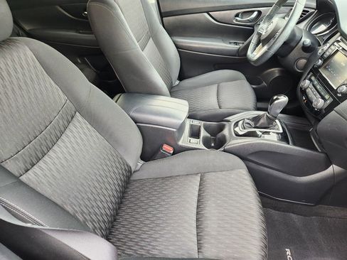 Used 2018 Nissan Rogue SV w/ Premium Package image 15