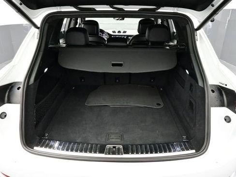 Certified 2021 Porsche Cayenne Turbo AWD/4WD image 16