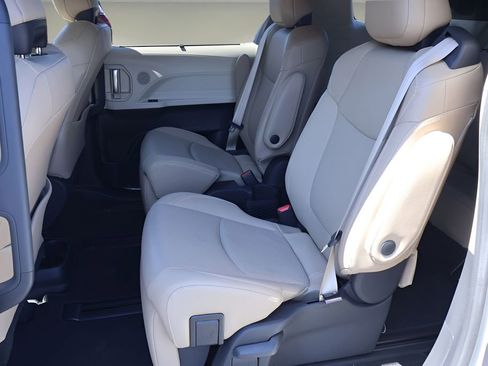 Certified 2021 Toyota Sienna Limited FWD image 12