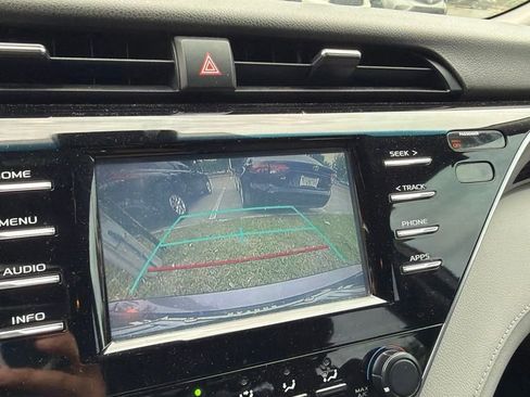 Used 2018 Toyota Camry LE FWD image 4