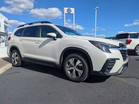 Used 2023 Subaru Ascent Premium w/ Convenience Package image 3