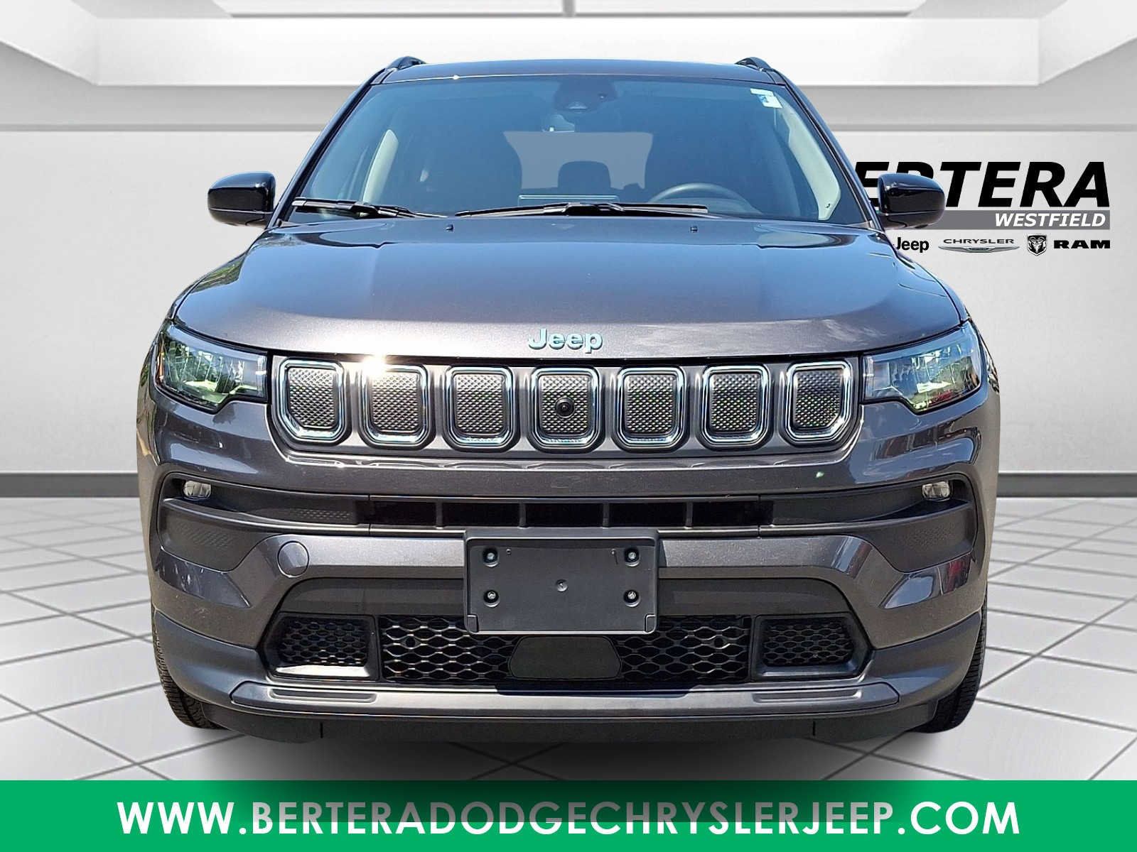 Used 2022 Jeep Compass Latitude AWD/4WD image 2