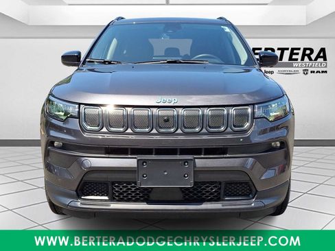 Used 2022 Jeep Compass Latitude AWD/4WD image 2