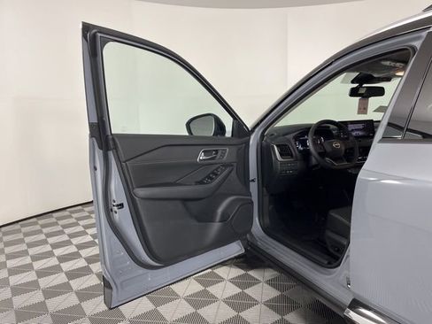 New 2026 Nissan Rogue Platinum image 16