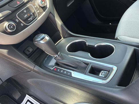 Used 2018 Chevrolet Equinox LS FWD image 33