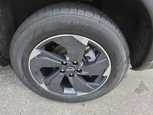Certified 2025 Nissan Rogue SV FWD image 13