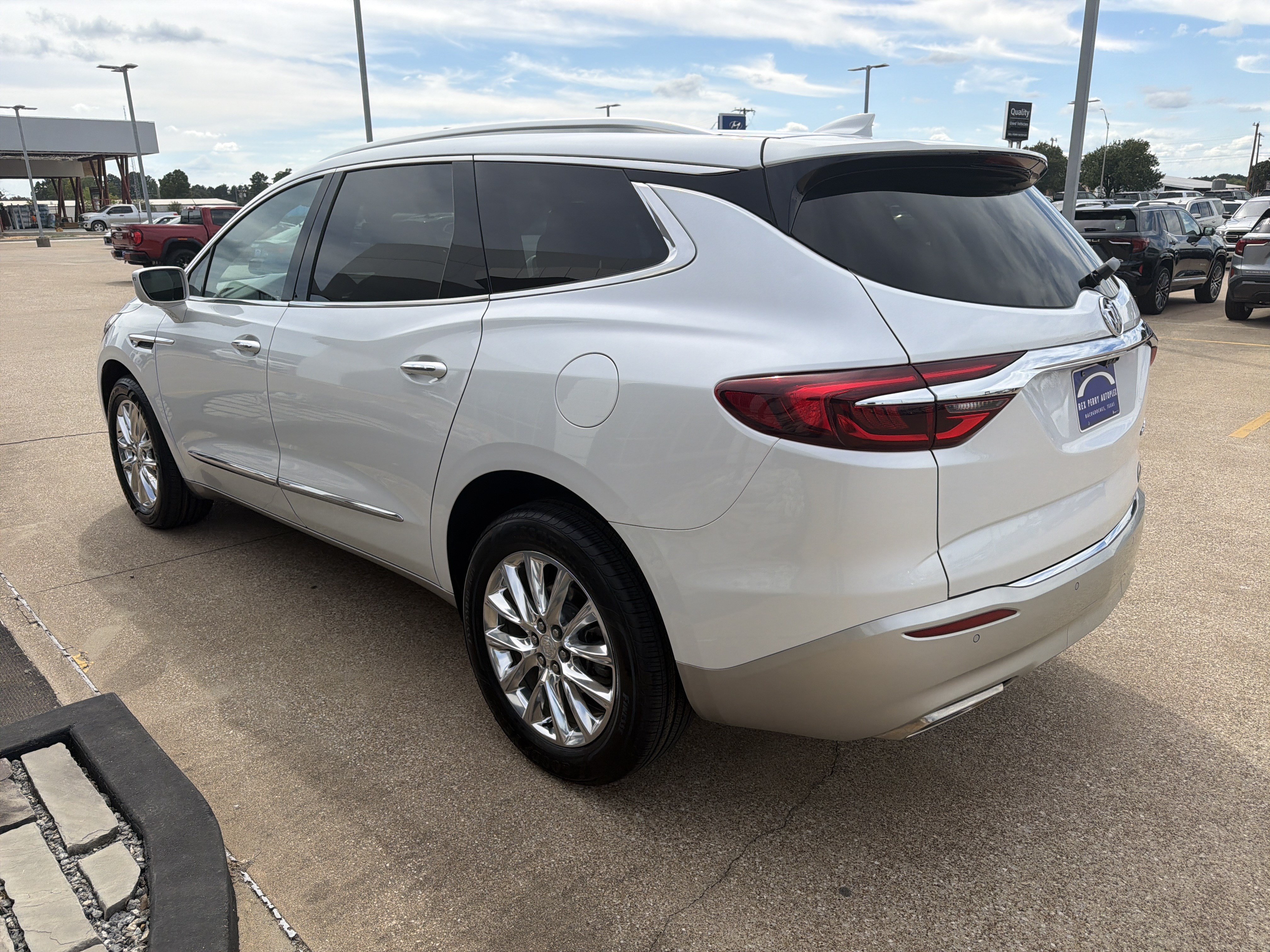 Used 2019 Buick Enclave Premium w/ Trailering Package, 5000 lbs. FWD image 4