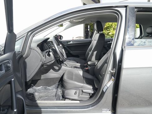 Used 2019 Volkswagen e-Golf SEL Premium image 17