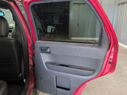 Used 2011 Ford Escape XLT w/ 203A Rapid Spec Order Code FWD image 28