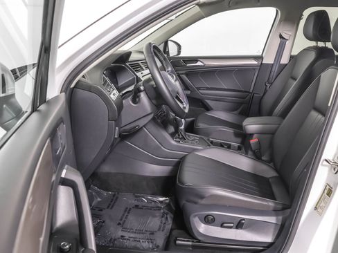 Used 2023 Volkswagen Tiguan SE FWD image 7
