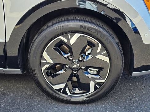 Certified 2023 Kia Niro Wave w/ Wave Preserve Package FWD image 11
