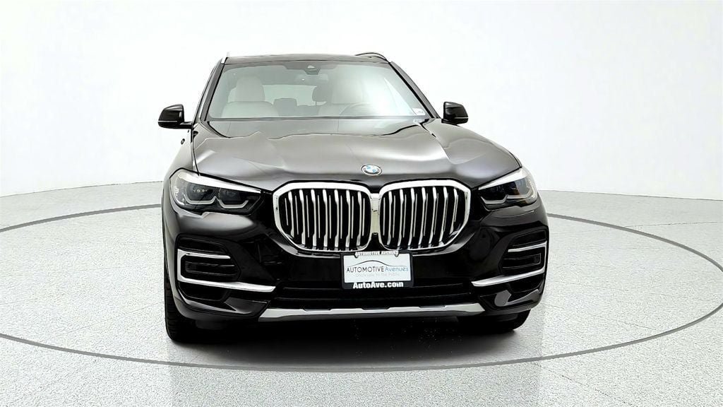 Used 2022 BMW X5 xDrive40i w/ Premium Package AWD/4WD image 2