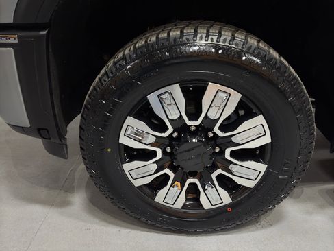 Used 2025 GMC Sierra 3500 Denali w/ Denali Reserve Package image 10