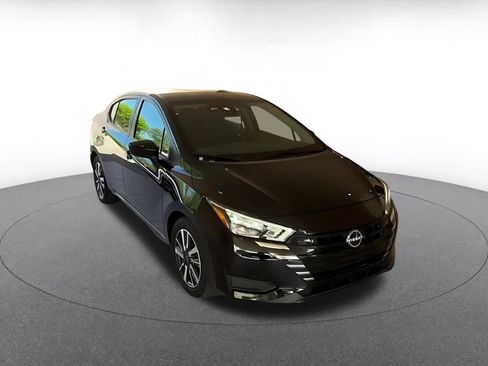 Used 2025 Nissan Versa SV FWD image 3